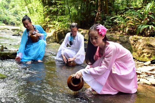 七夕節(jié)農(nóng)村的家里還韌針，烙“七巧餅”么？你們那里“七夕”都有什么風(fēng)俗習(xí)慣？